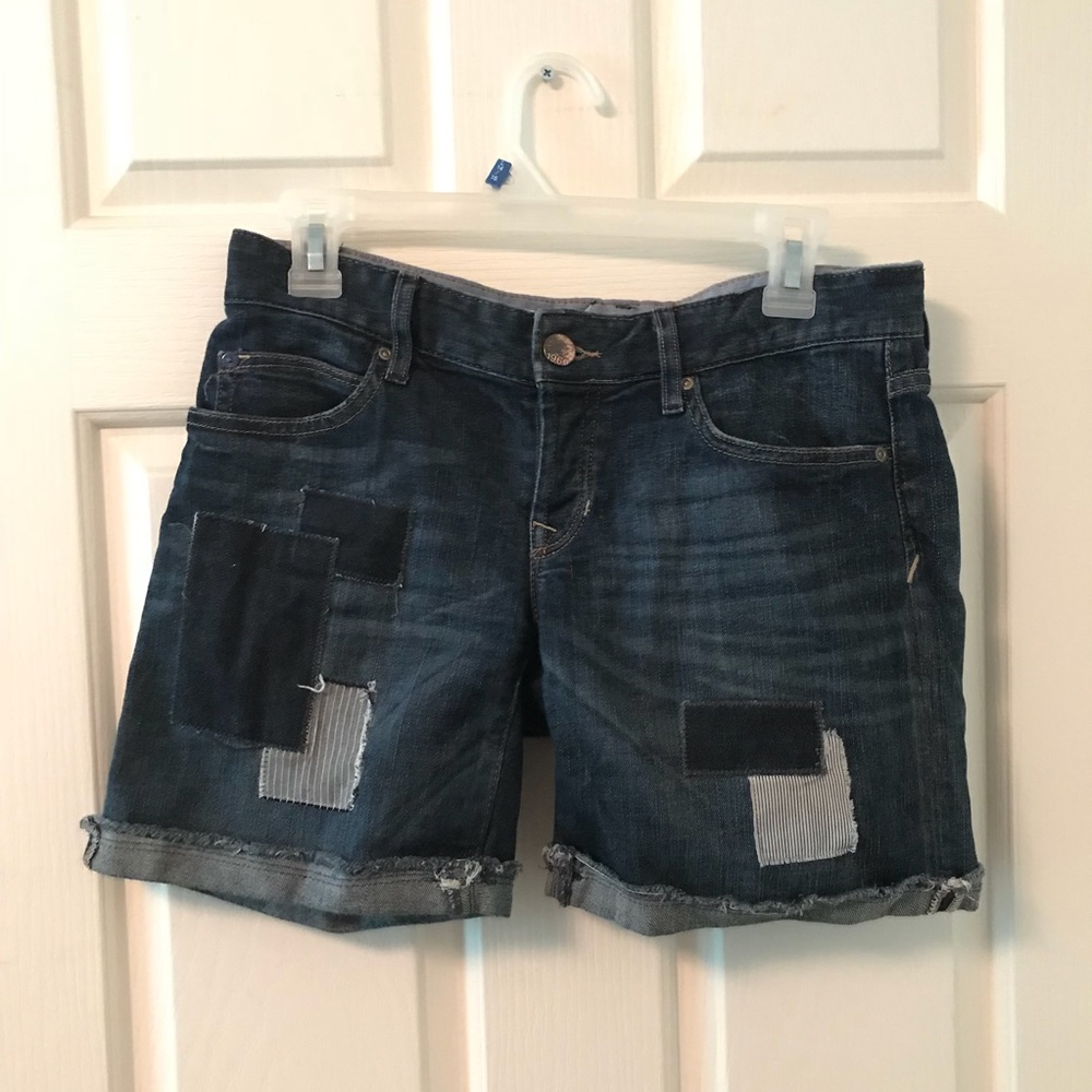 Shorts - Picture 2 of 3